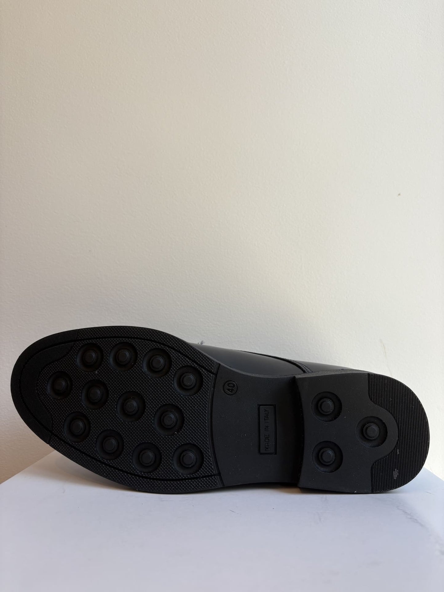 Scarpa stringata elegante abrasivata