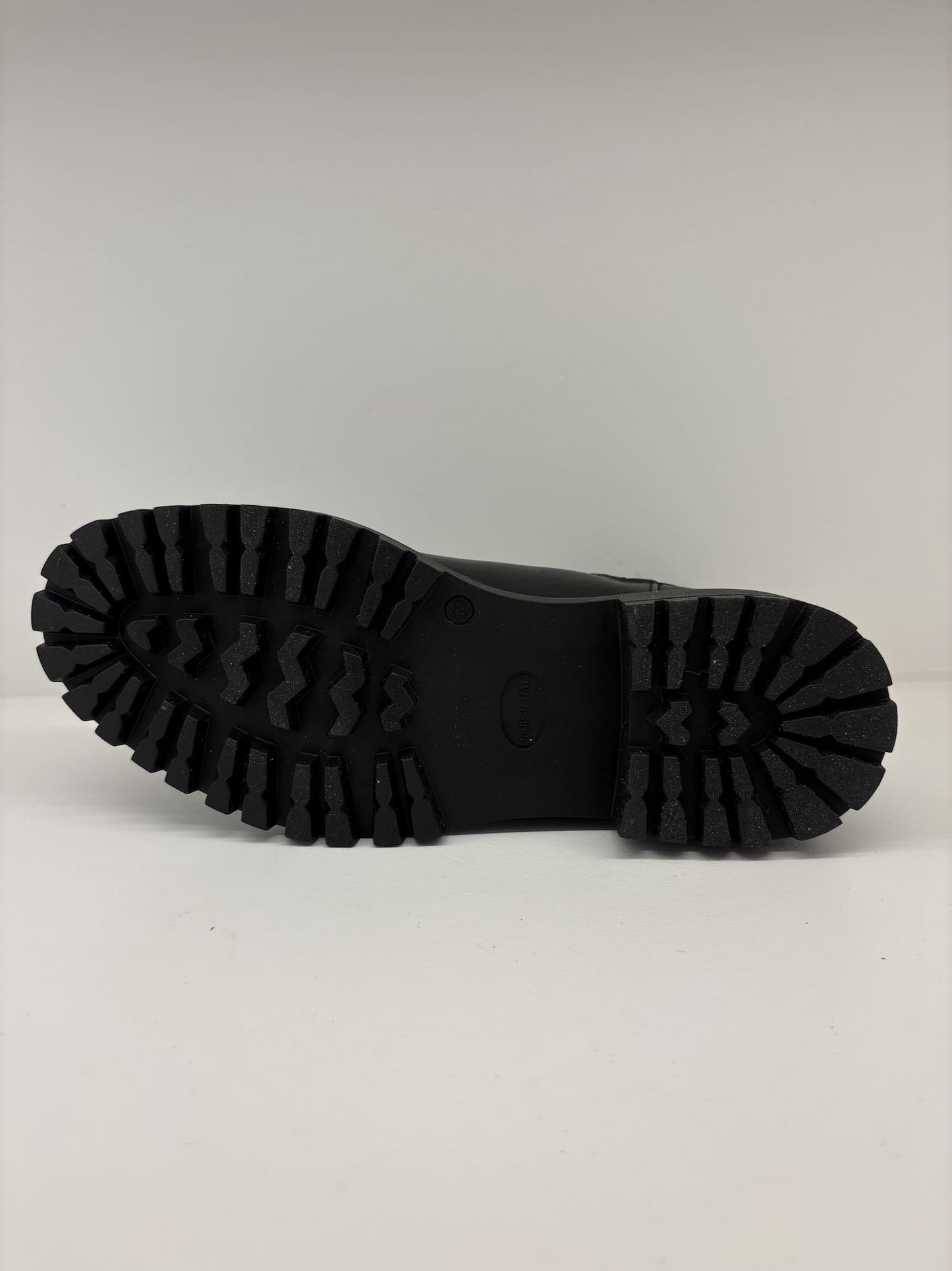 Stivaletto nero in pelle