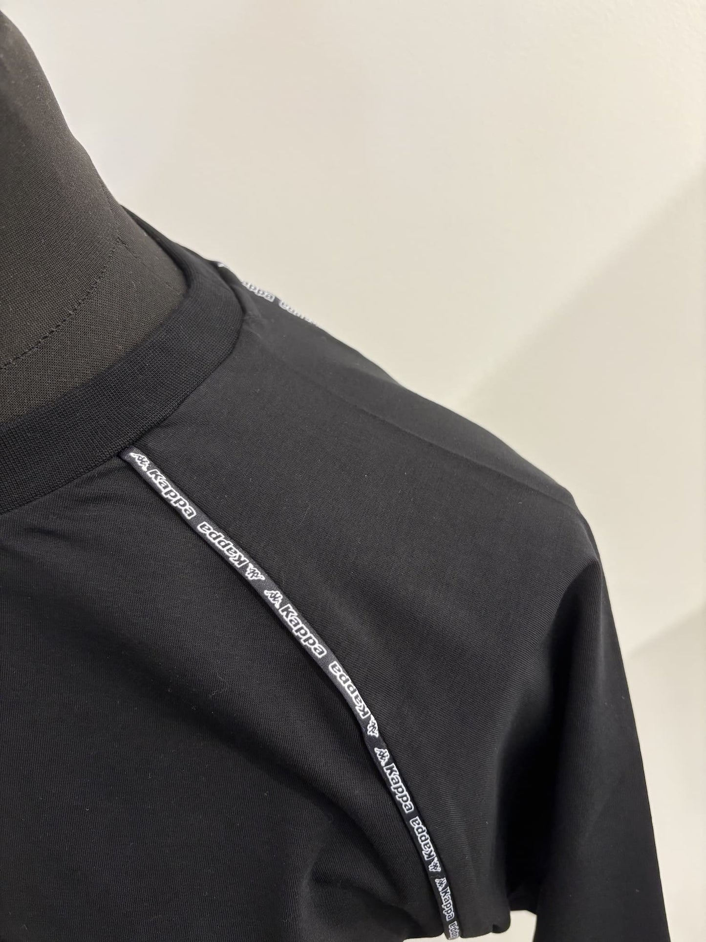 T-Shirt Kappa con logo ricamato in rilievo