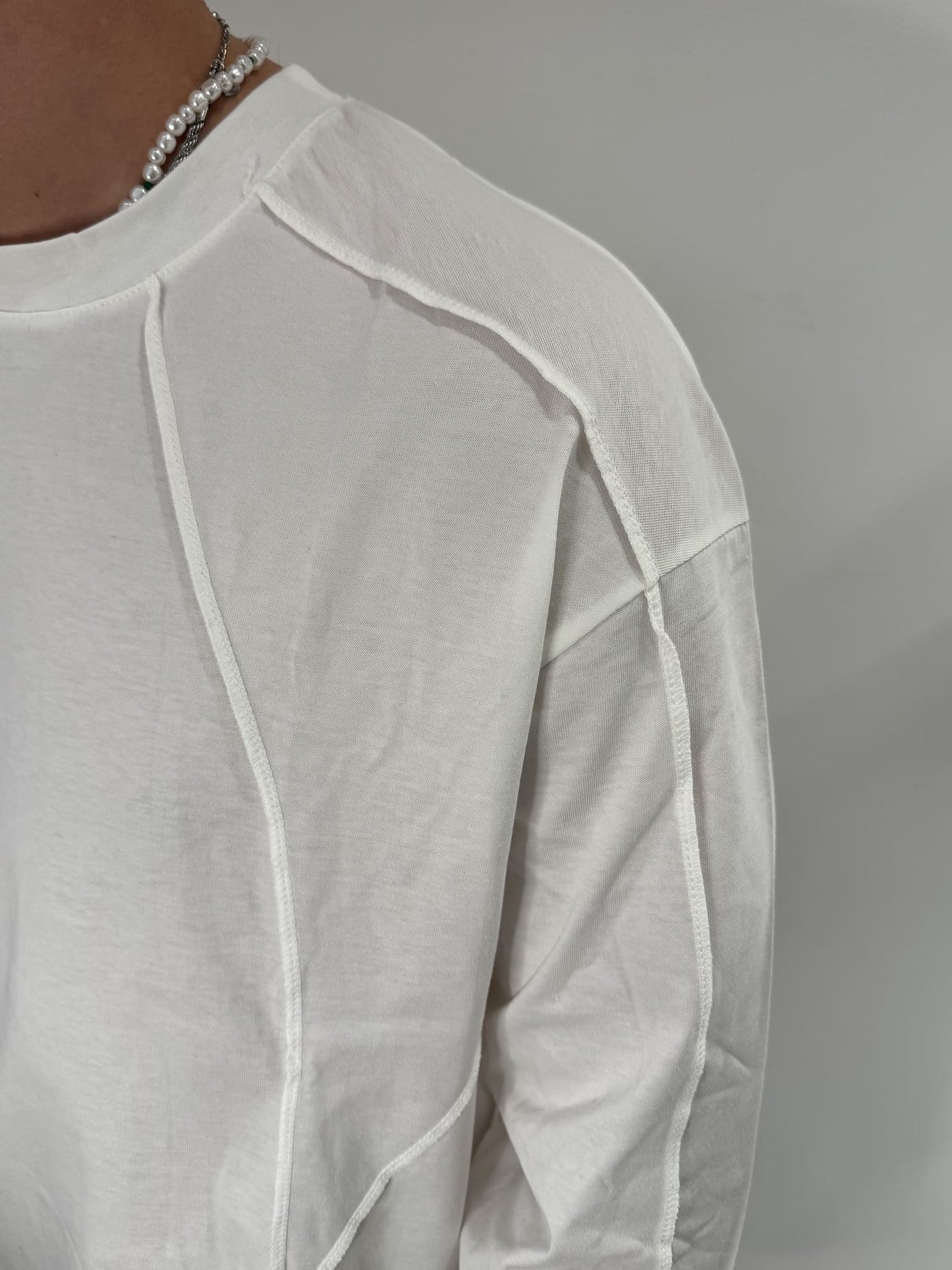 T-shirt manica lunga basic con cuciture a vista