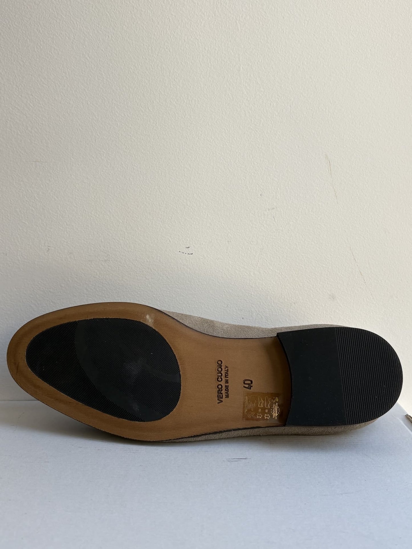 Mocassino in camoscio con nappine