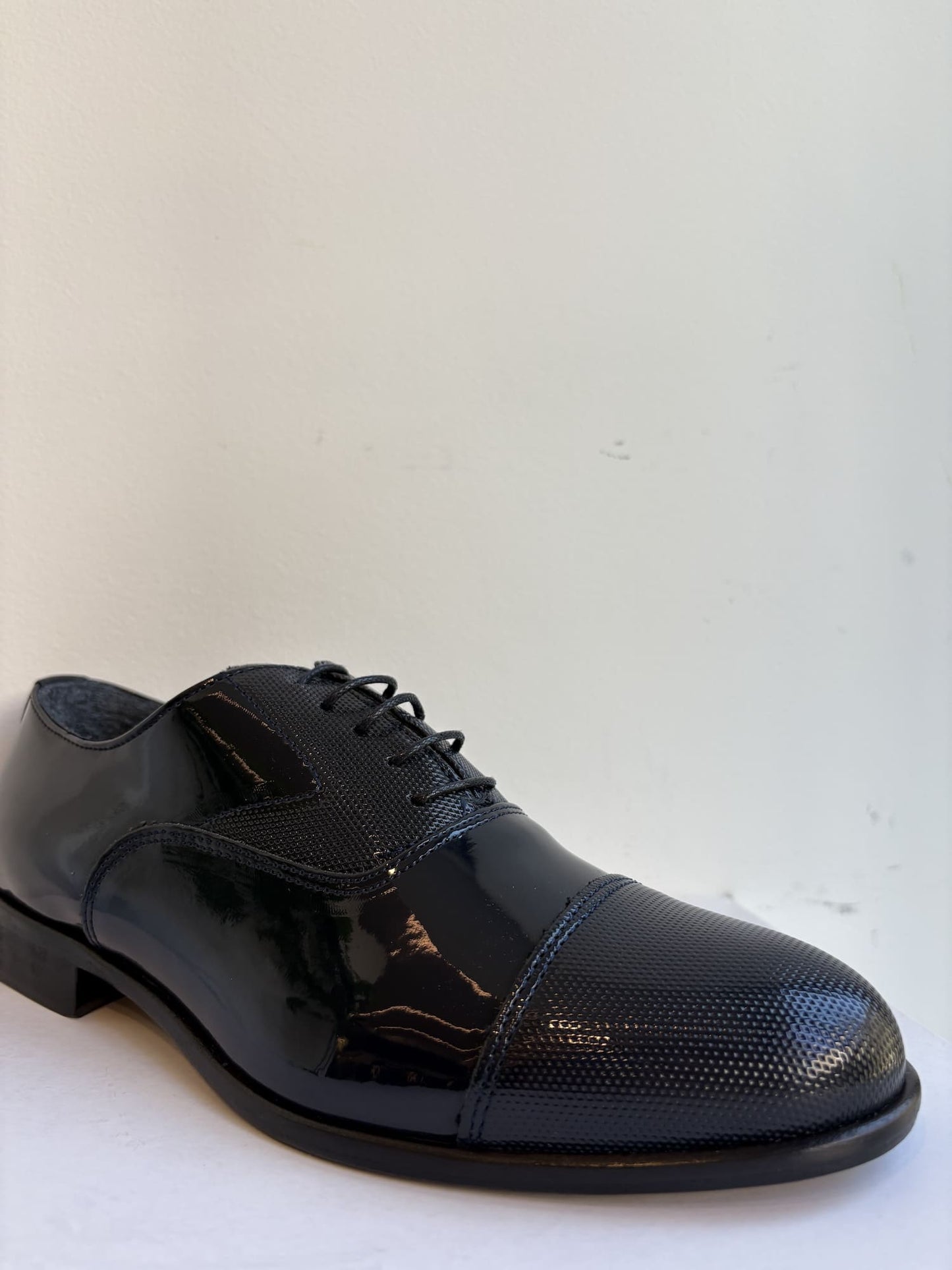 Scarpa elegante con puntale tagliato