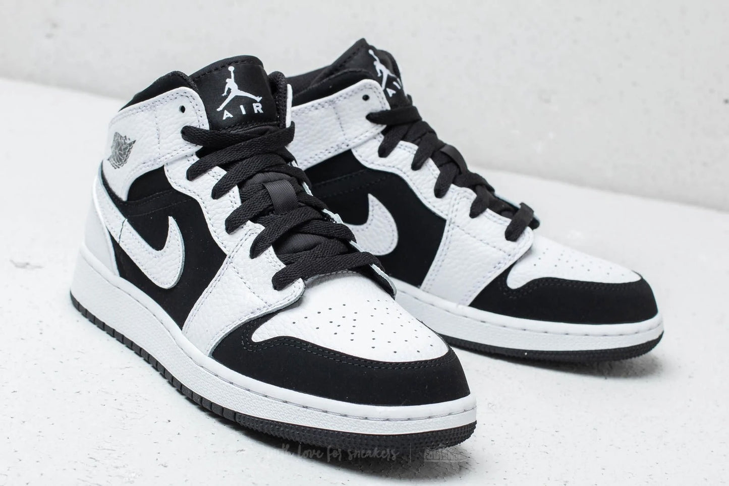 Air Jordan 1 Mid