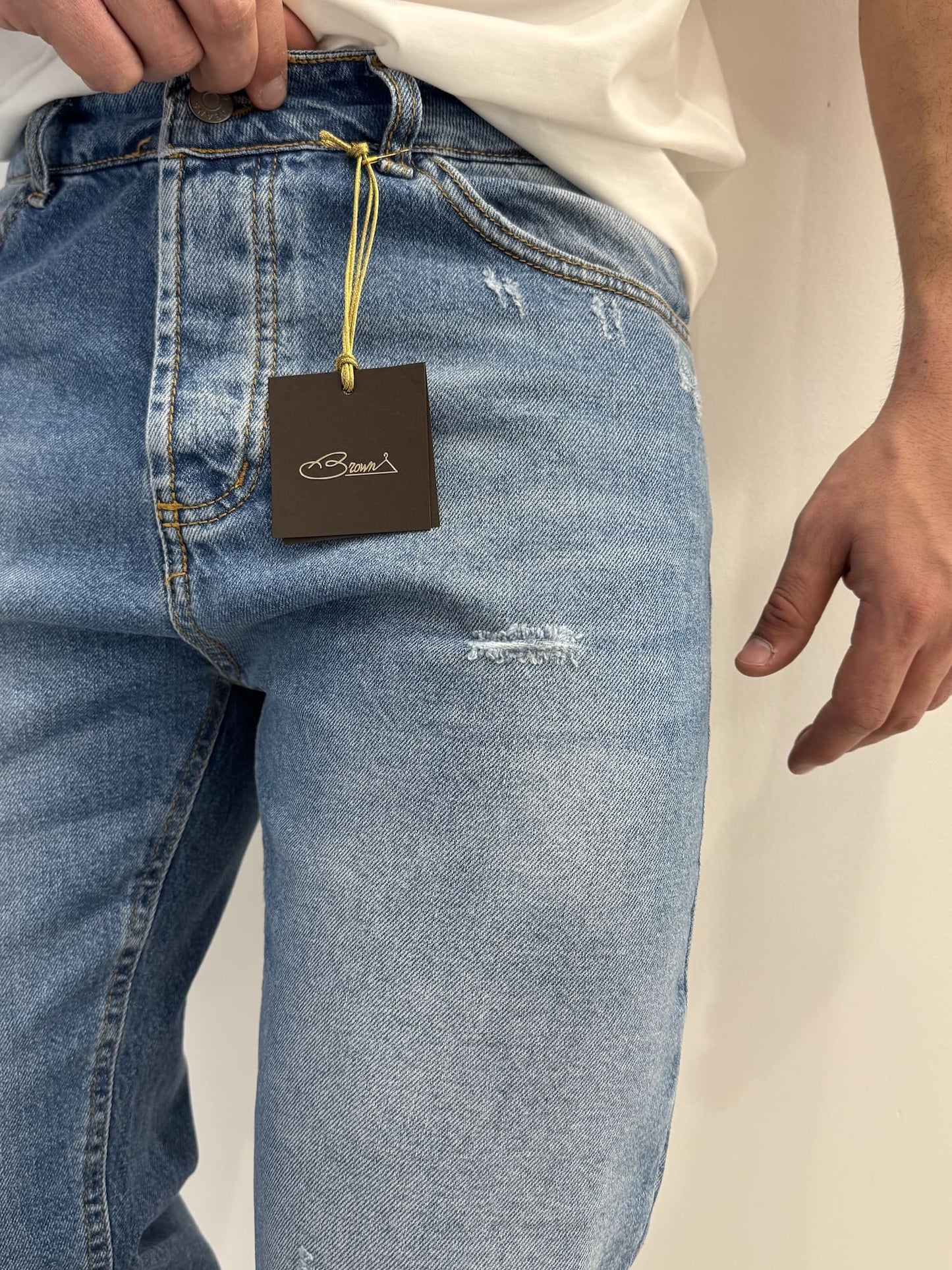 Jeans scuro graffiato