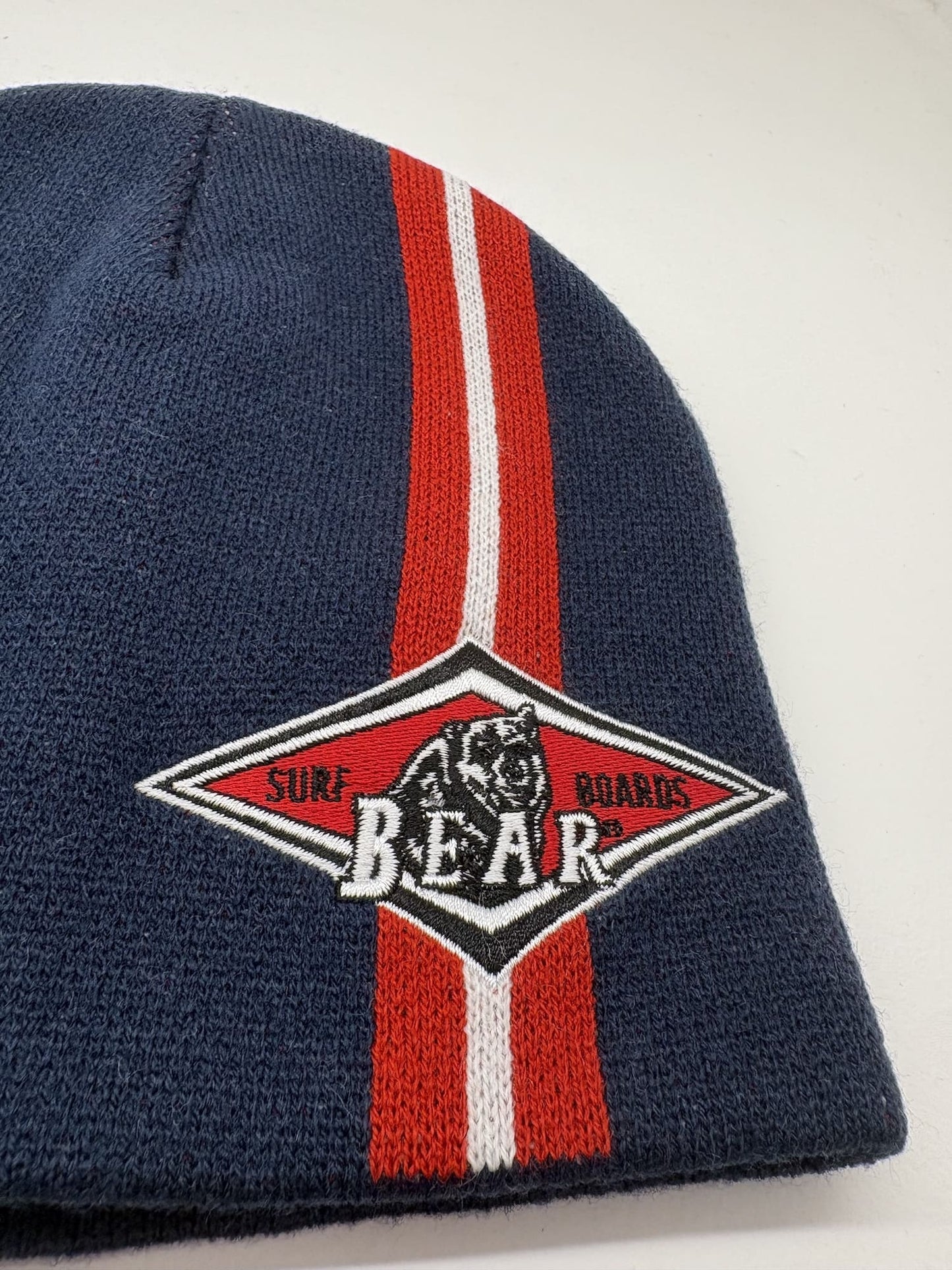 Cappello bear con riga e logo a contrasto
