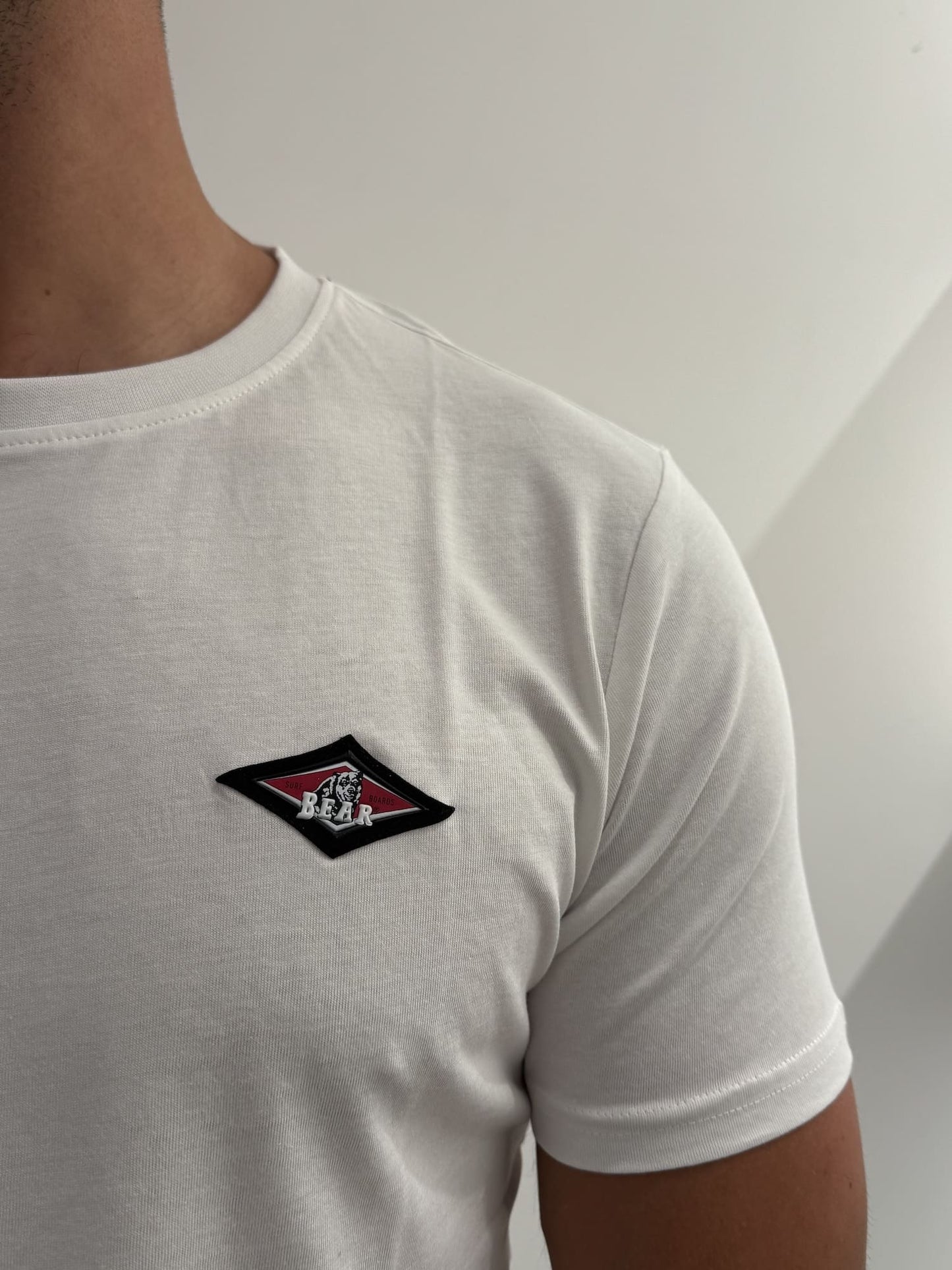 T-Shirt Bear con logo e grafica sul lato