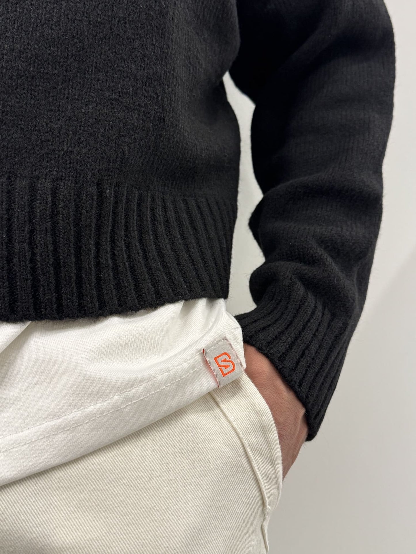 Maglione Blacksvnday boxi fit nero