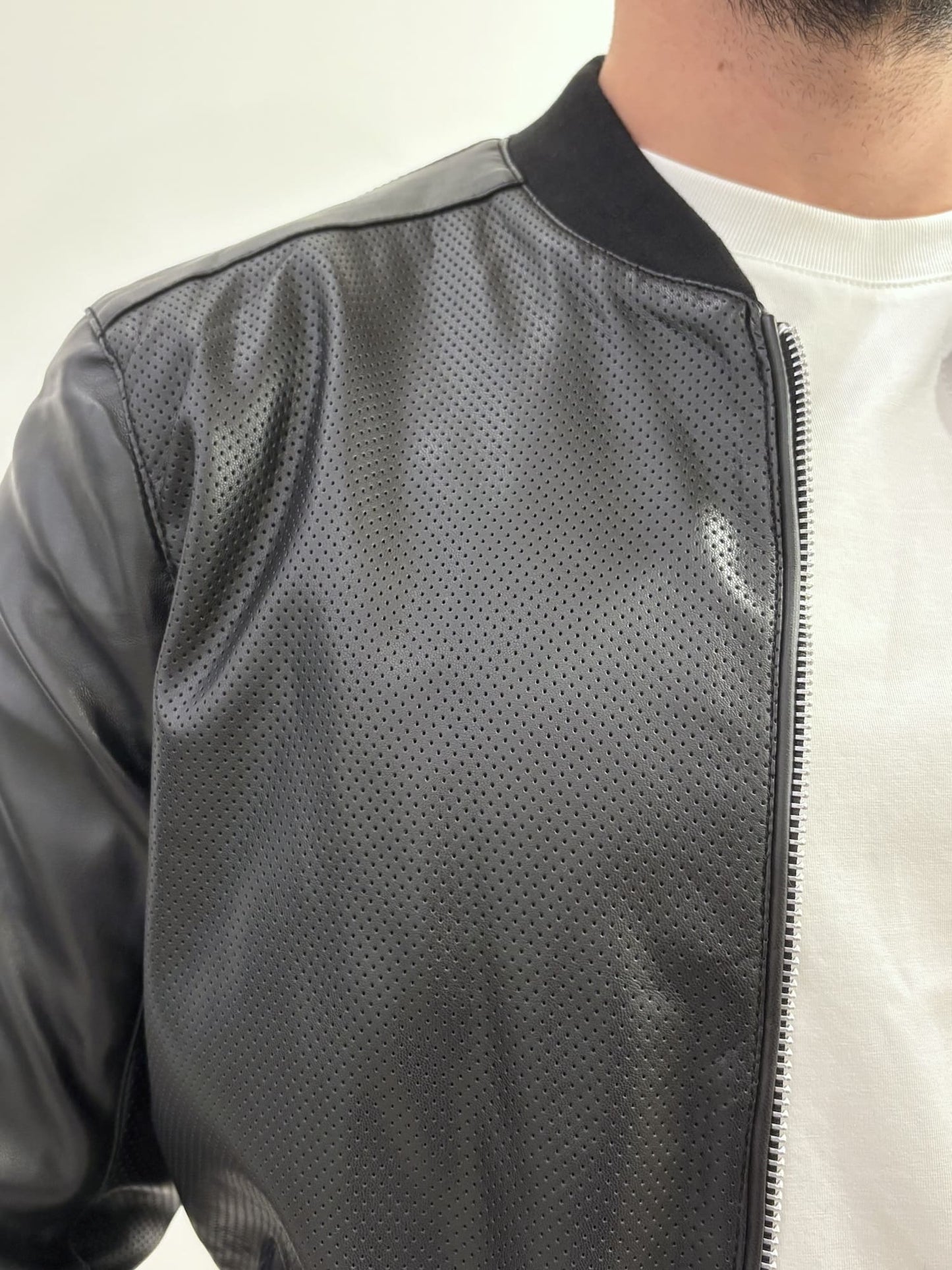 Giubbotto ecopelle traforato