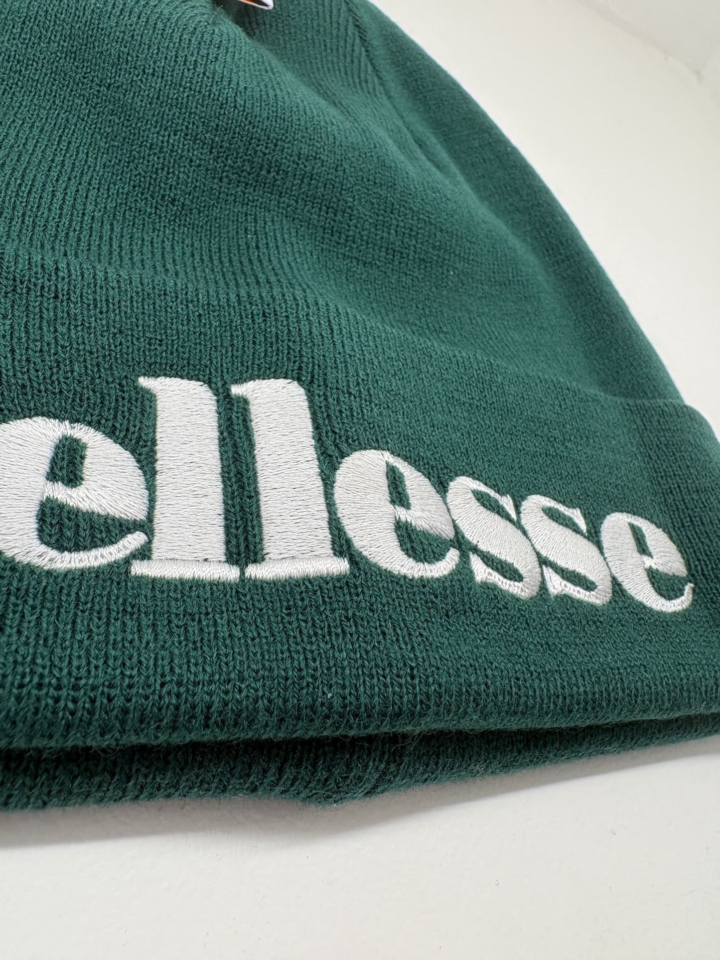 Cappello Ellesse con risvolto e stampa