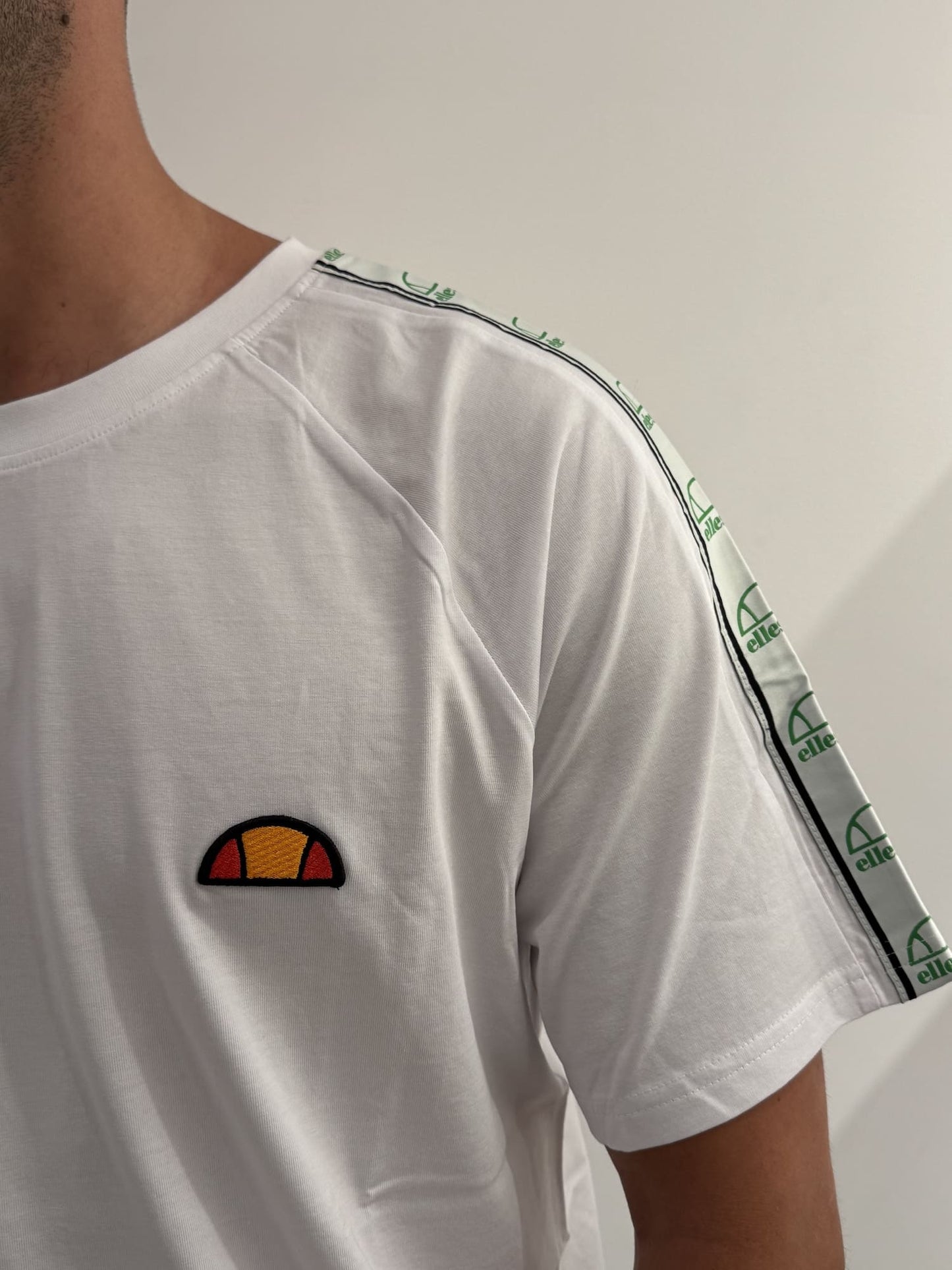T-shirt Ellesse con logo e bande laterali