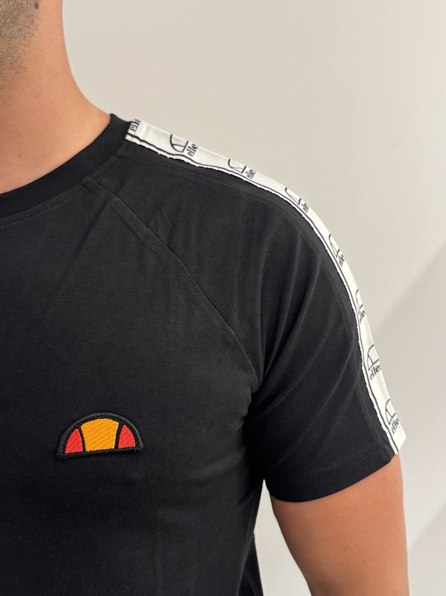 T-shirt Ellesse con logo e bande laterali
