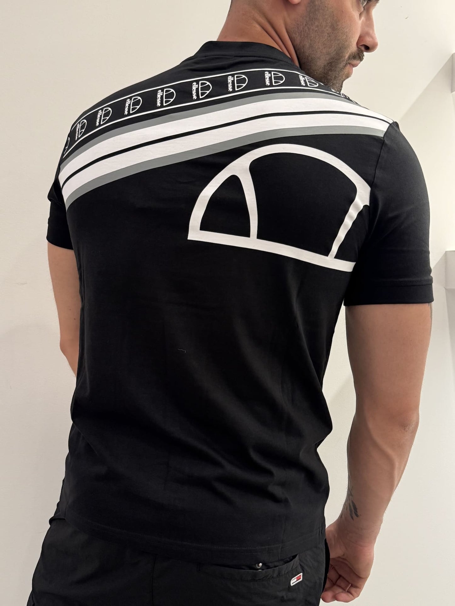 T-shirt Ellesse con stampa sul retro