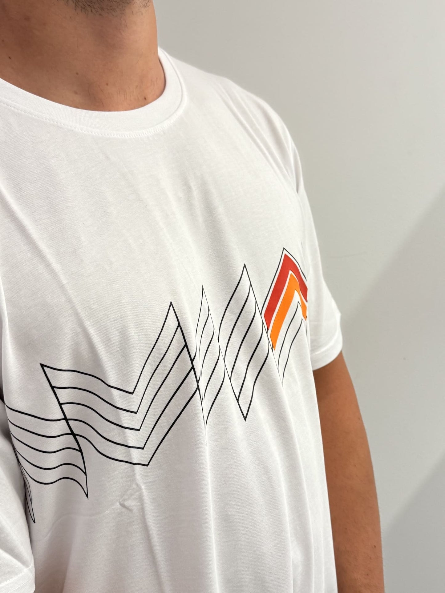 T-shirt Ellesse con disegno geometrico
