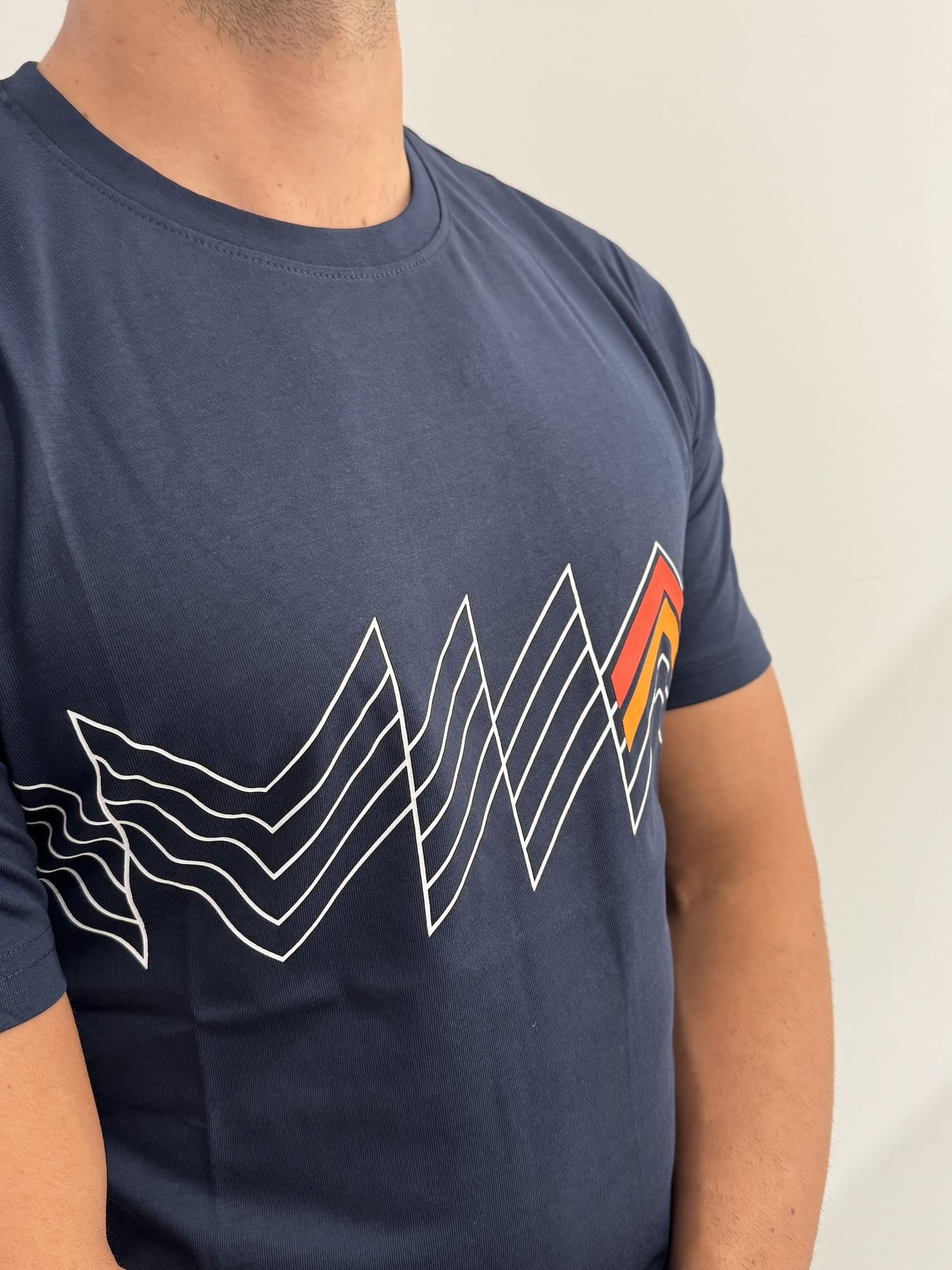 T-shirt Ellesse con disegno geometrico