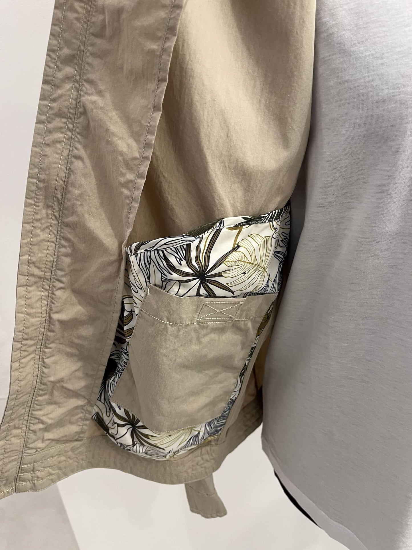 Giacca a vento con cappuccio