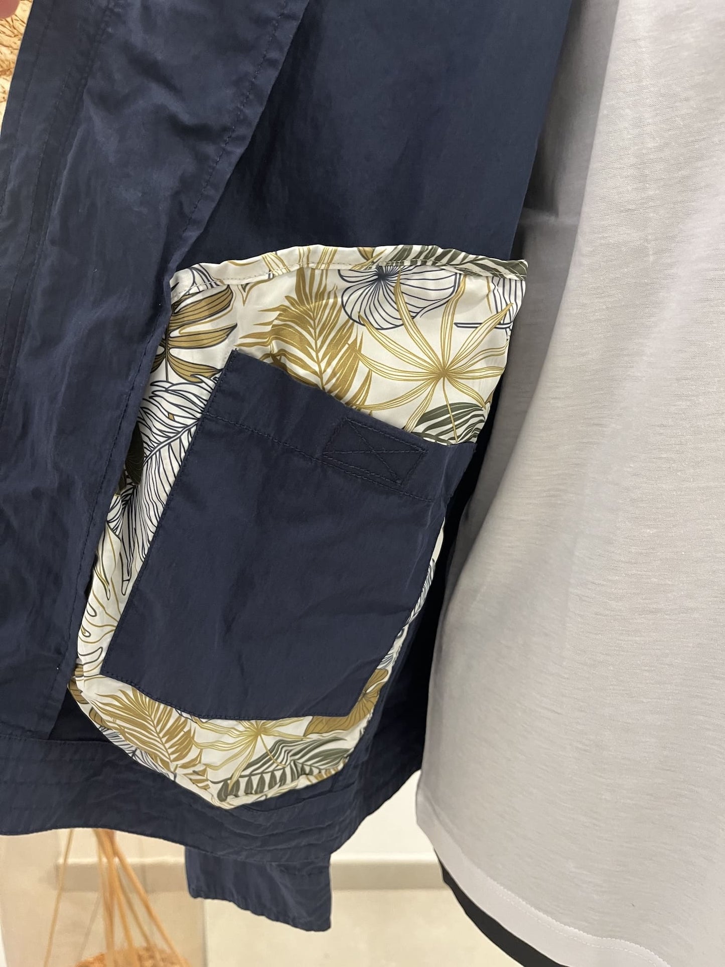 Giacca a vento con cappuccio