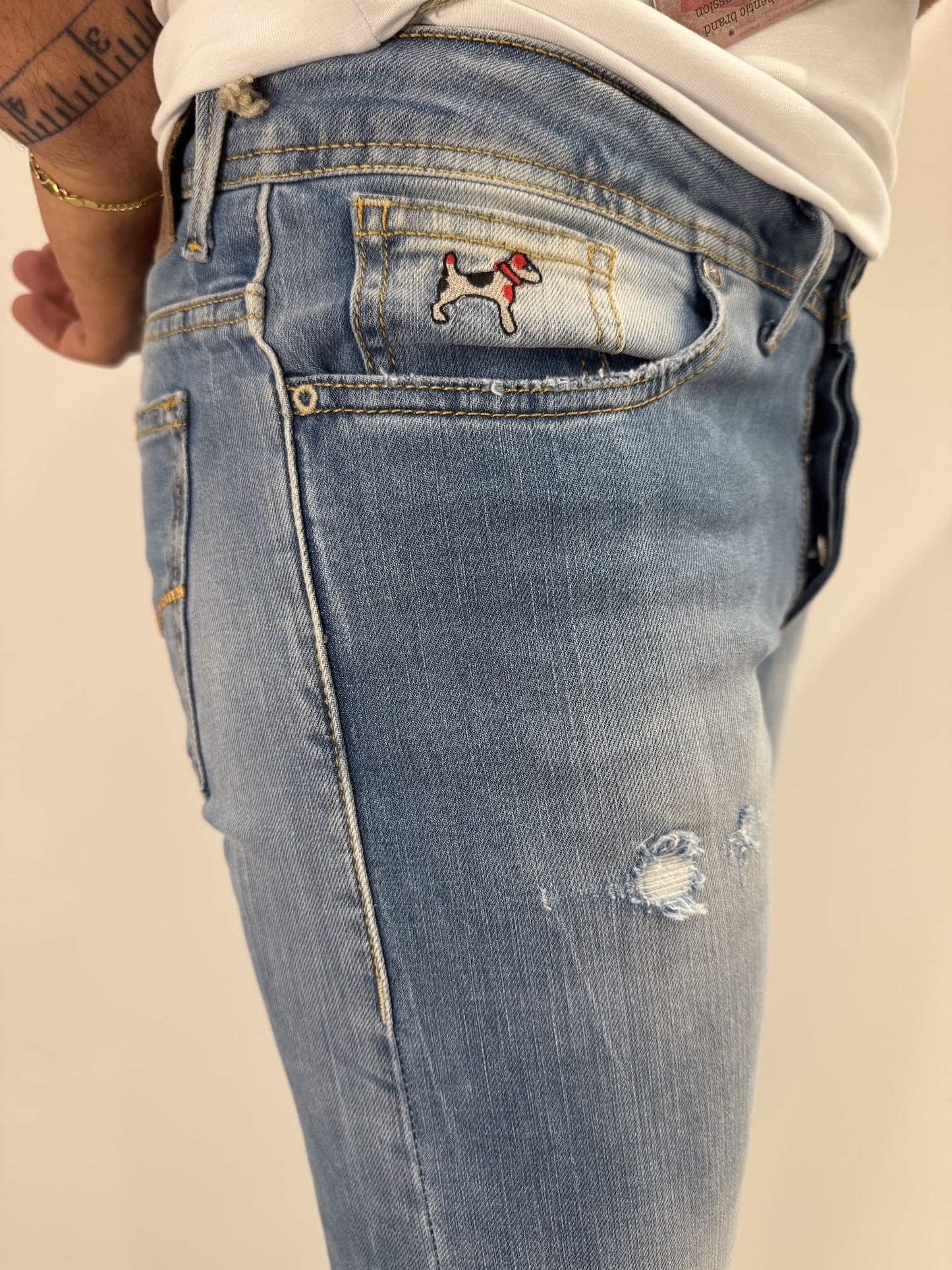 Jeans slim uomo strappato