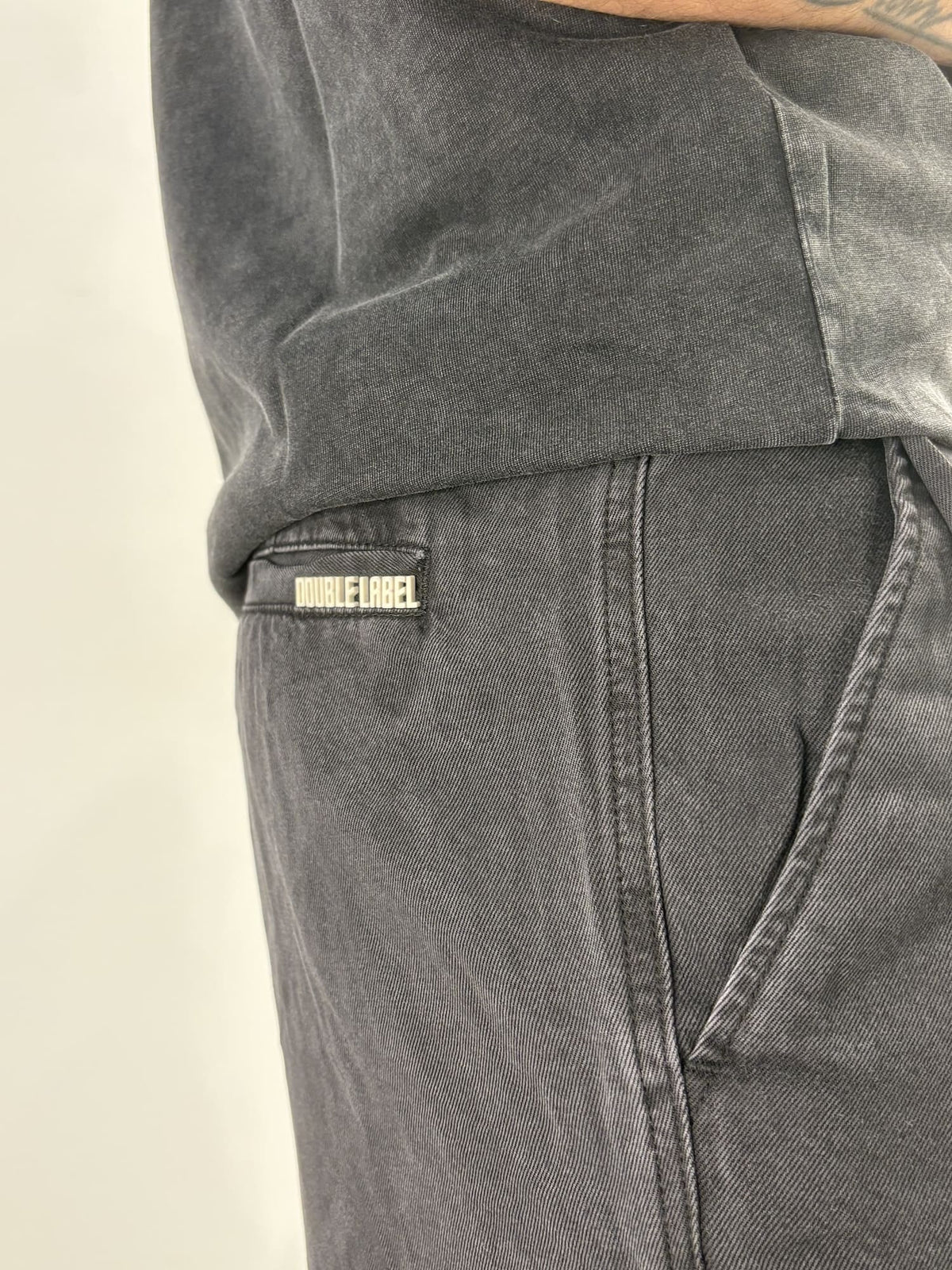 Pantalone effetto jeansato Gianni Lupo