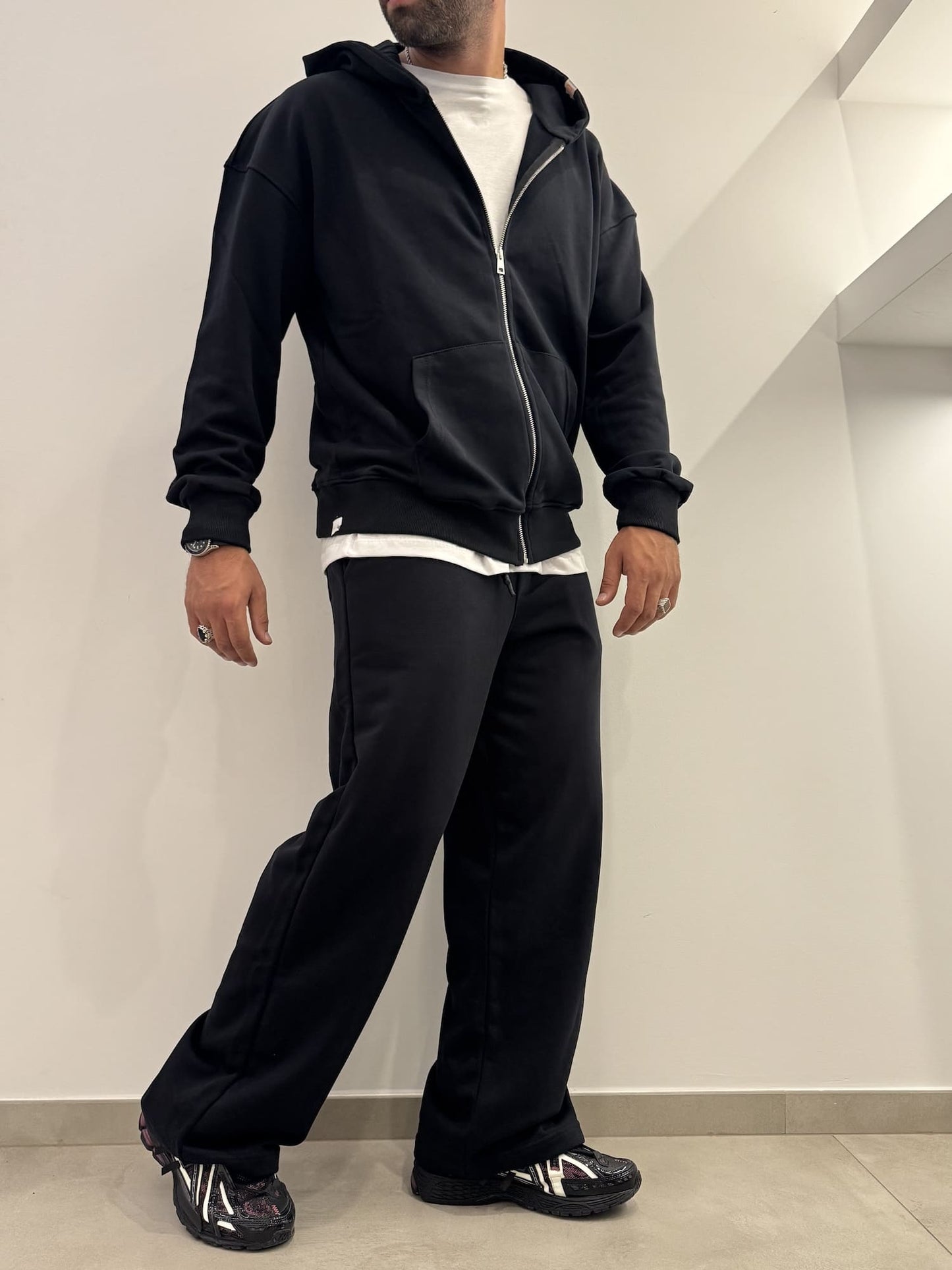 Felpa basic con zip e cappuccio