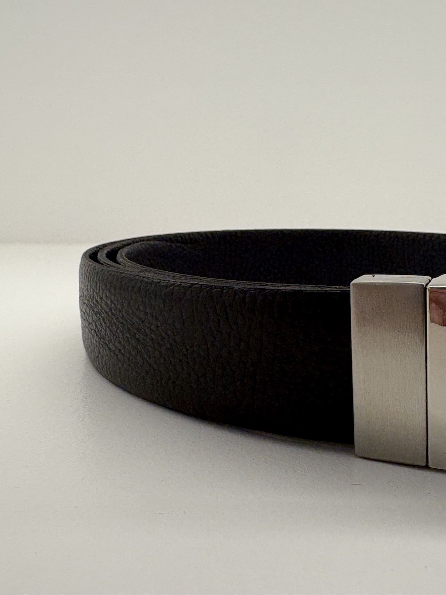 Cintura in pelle martellata reversibile bicolore