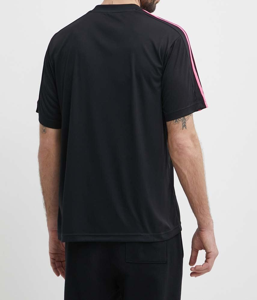 T-shirt Adidas con logo centrale e tre righe sulle maniche