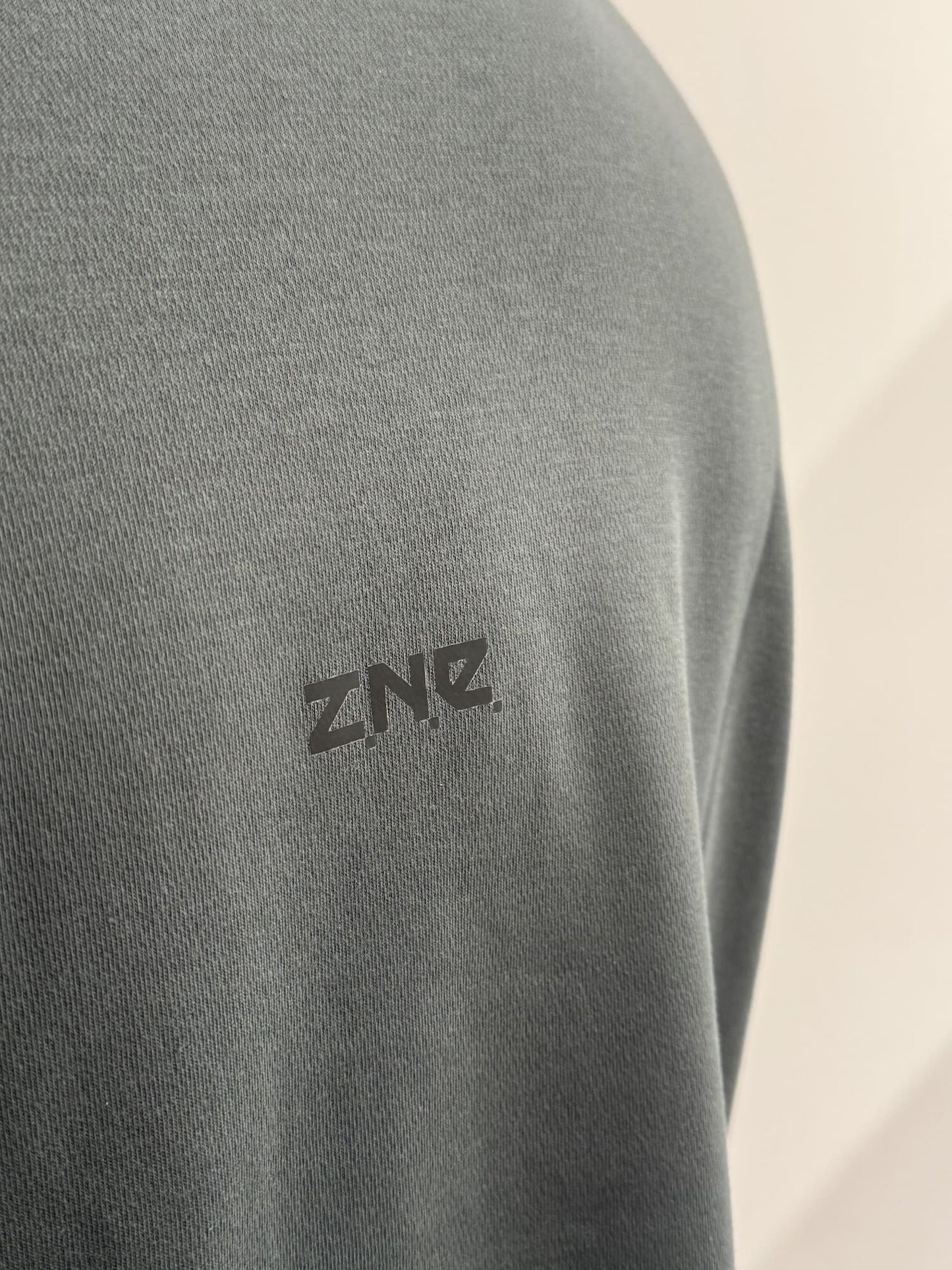 T-shirt Adidas patch logo centrale