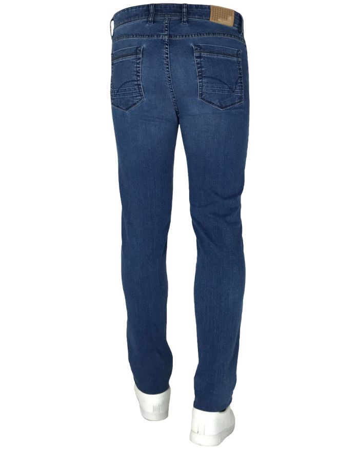 Jeans Sea Barrier Moses