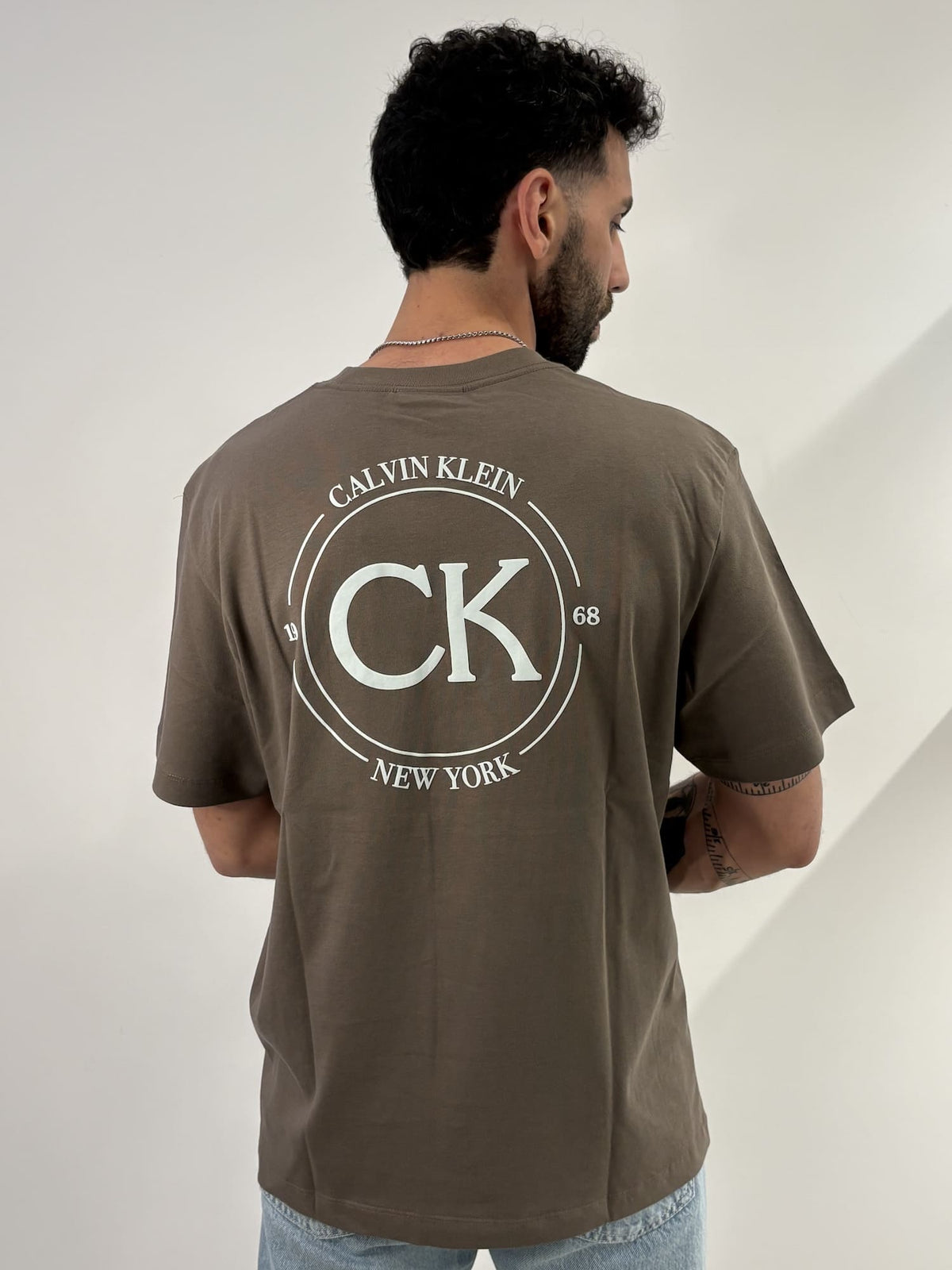 T-shirt con logo ricamato Calvin Klein