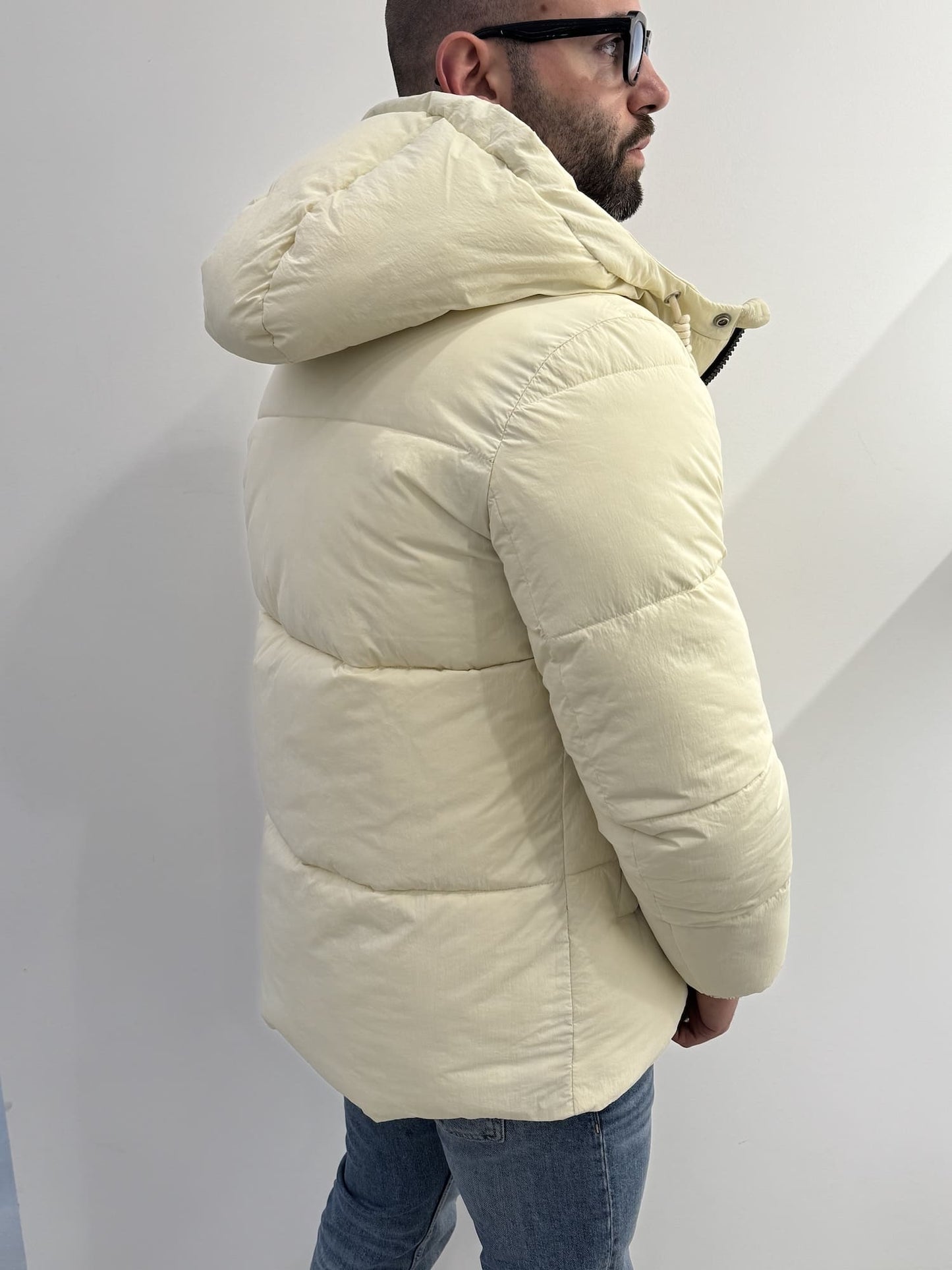 Giubbotto trapunta larga con bottoni e cerniera