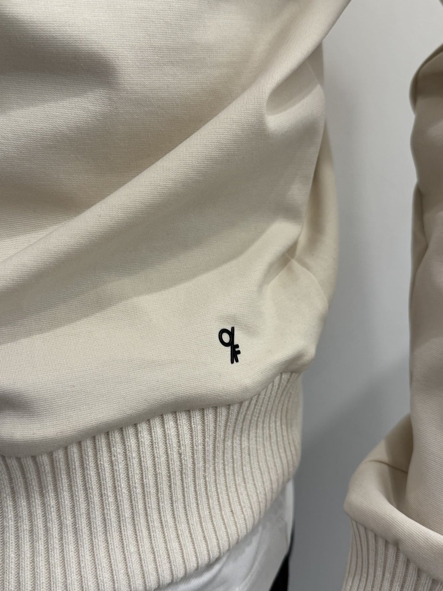 Felpa girocollo con bordi a coste