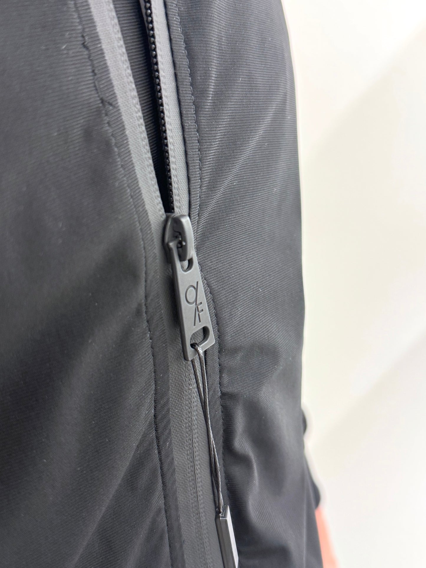 Giubbotto leggero tessuto tecnico elasticizzato