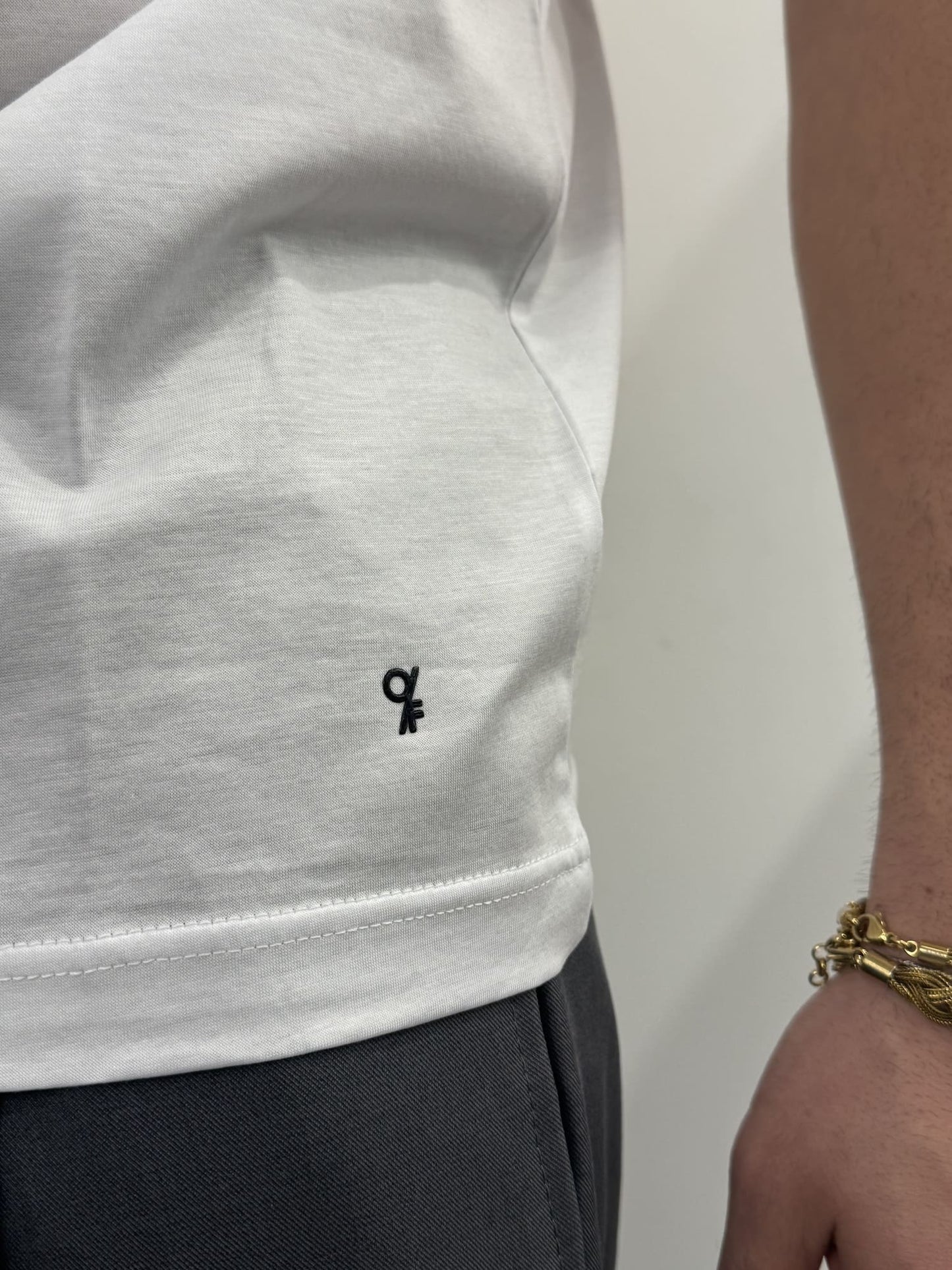 T-shirt Out/Fit bianco