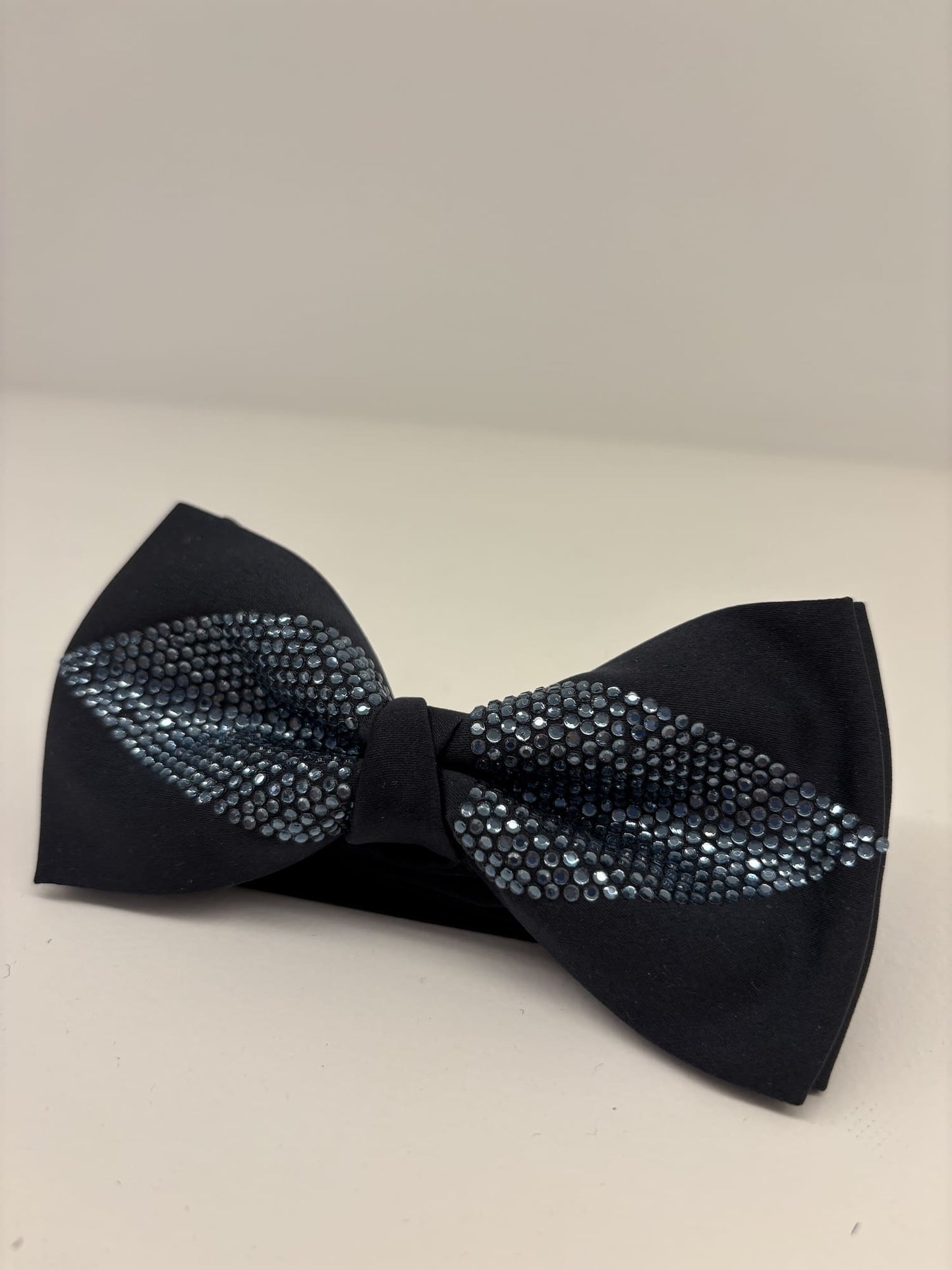 Papillon raso blu motivo strass blu