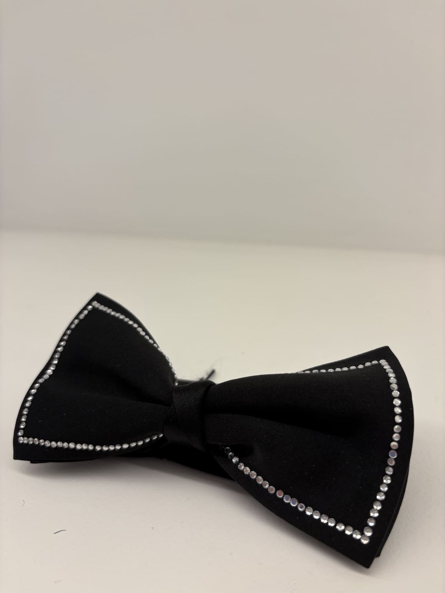 Papillon raso nero profilo