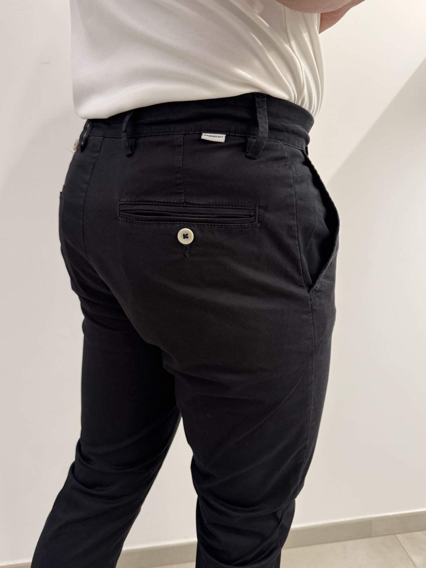 Pantalone tasca a filo con pence