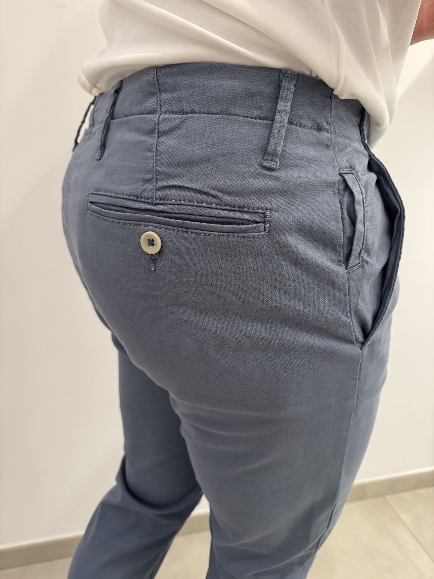 Pantalone tasca a filo in cotone operato