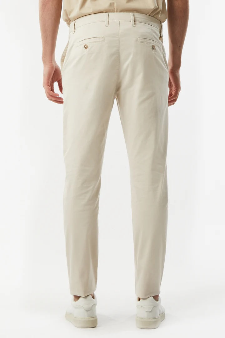 Pantaloni chinos basic