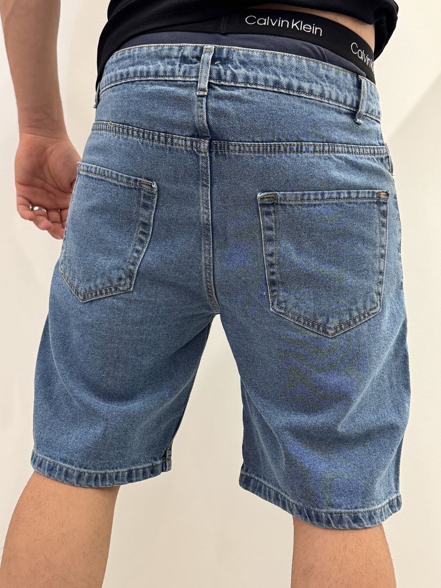 Bermuda jeans con strappi