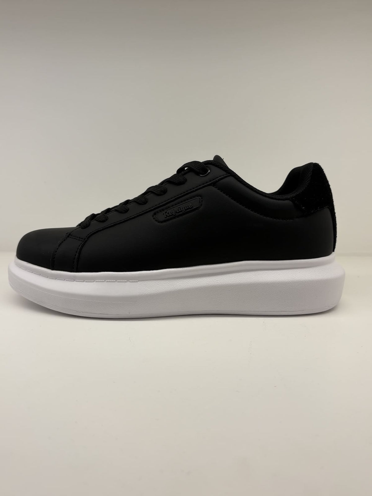 Sneakers Refrigue con para alta