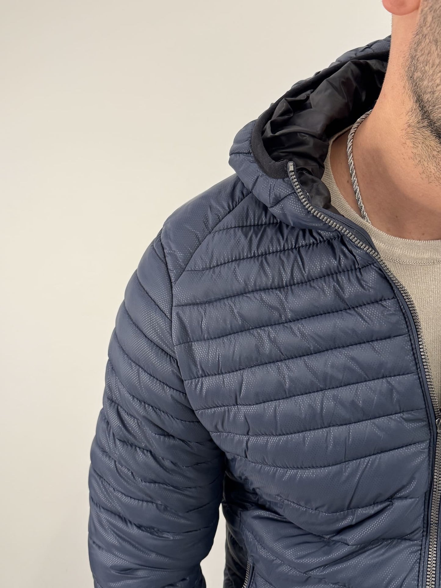 Giubbotto 100g con cappuccio