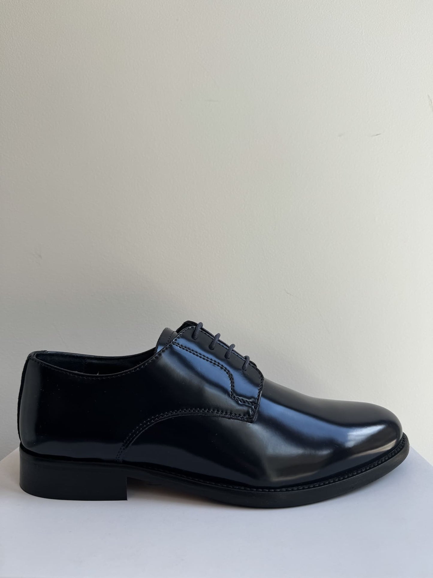 Scarpa stringata elegante abrasivata