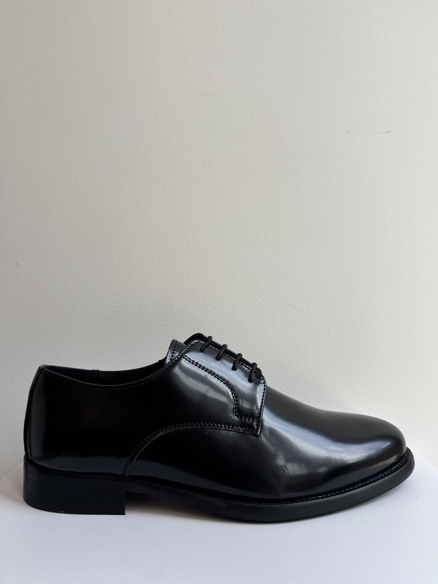 Scarpa stringata elegante abrasivata