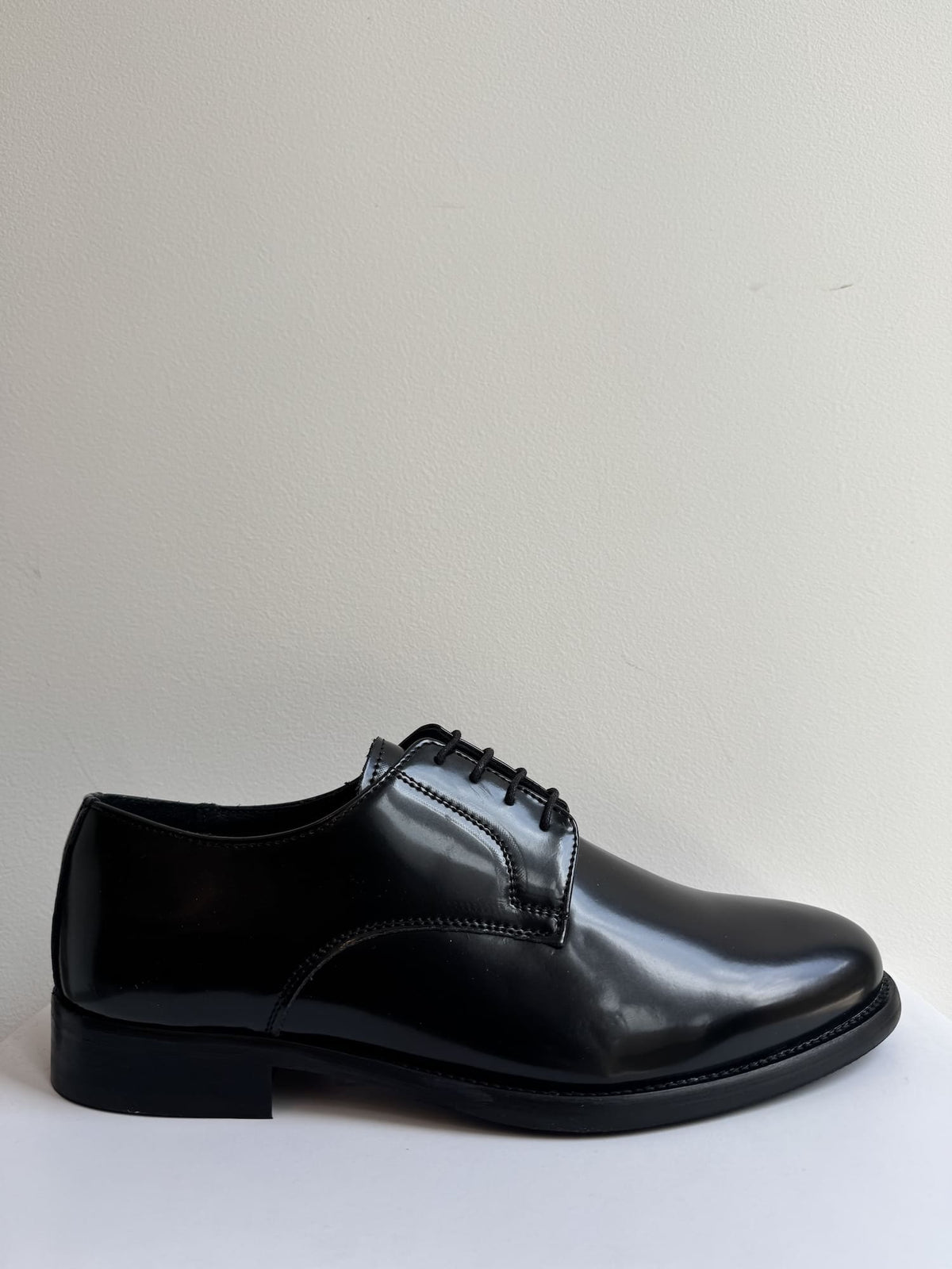 Scarpa stringata elegante abrasivata