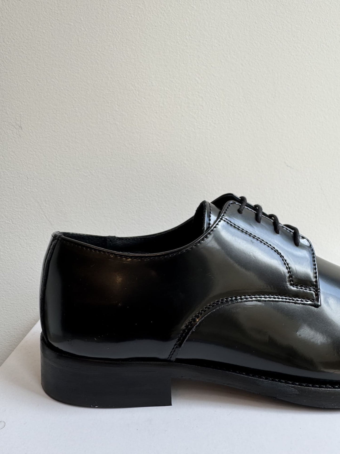 Scarpa stringata elegante abrasivata