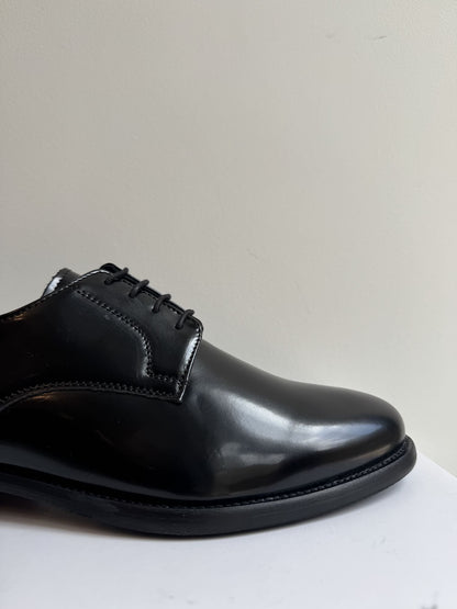 Scarpa stringata elegante abrasivata