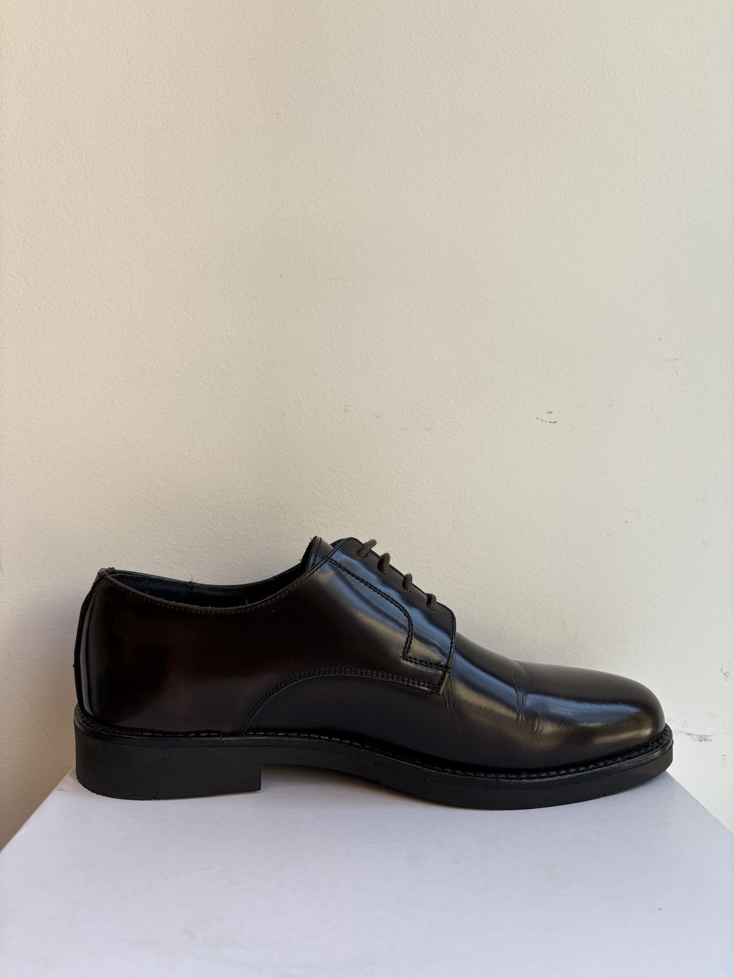 Scarpa stringata elegante abrasivata