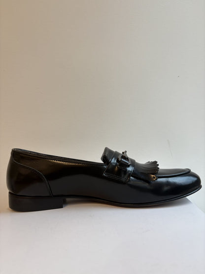 Mocassino elegante con frangia e doppia fibbia