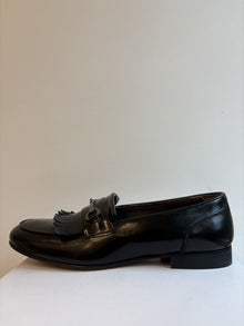 Mocassino elegante con frangia e doppia fibbia