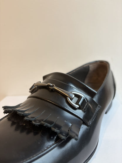 Mocassino elegante con frangia e doppia fibbia
