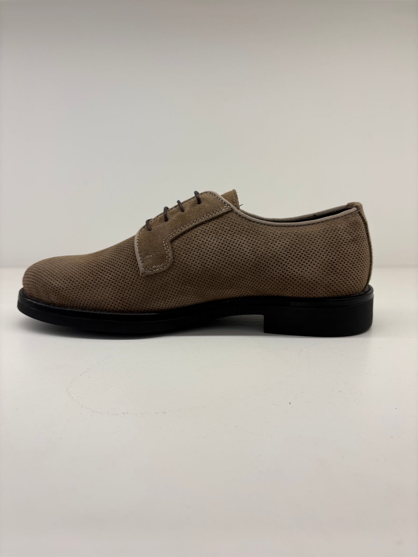 Scarpa casual in camoscio tortora